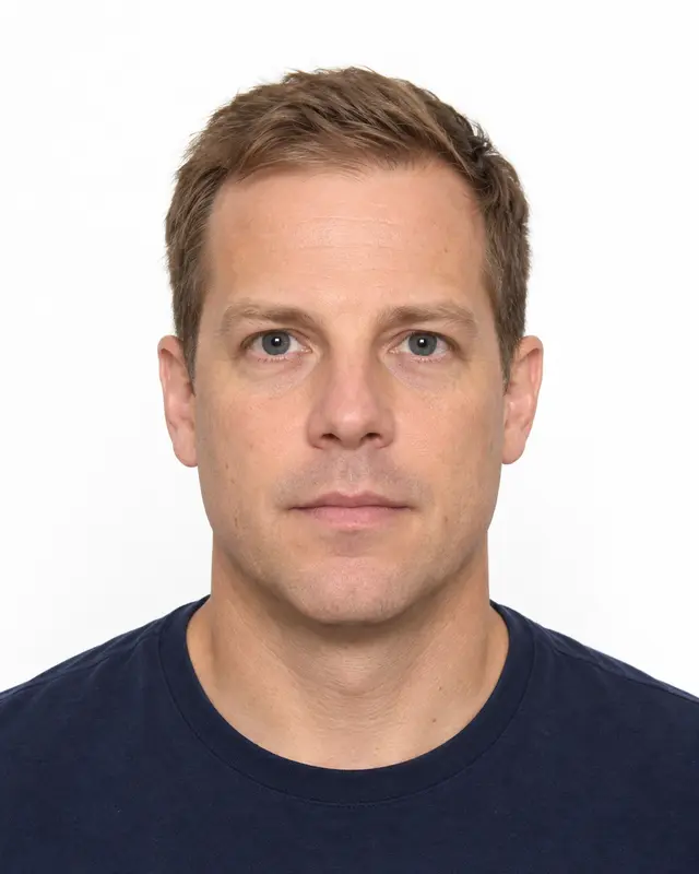 Person facing the camera without eyeglasses.